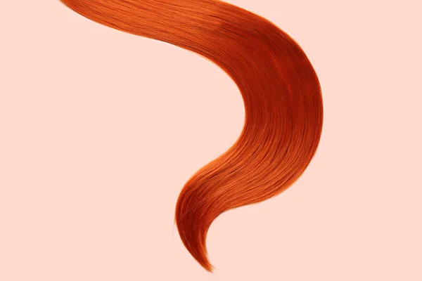 Ingwer Haarsträhne Auf Farbigem Hintergrund Nahaufnahme — Stockfoto
