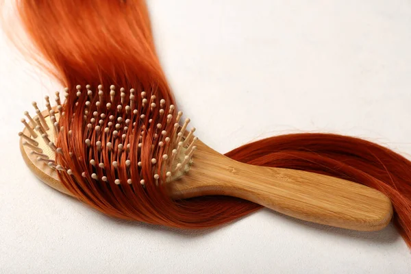 Ginger Hair Strand Brush Light Background Closeup — Stock Photo, Image