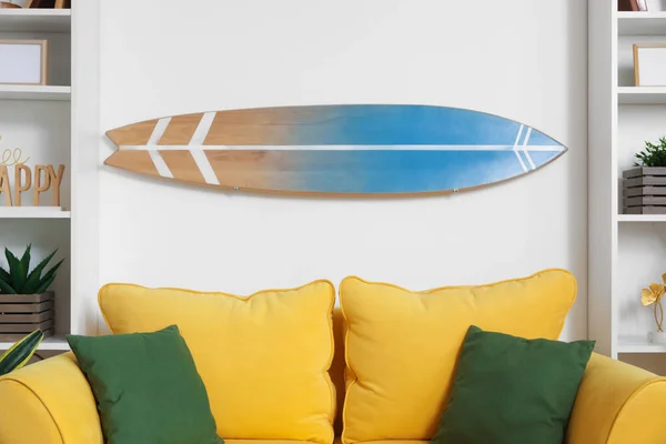 Interior Light Living Room Surfboard Yellow Sofa — Stock Photo, Image