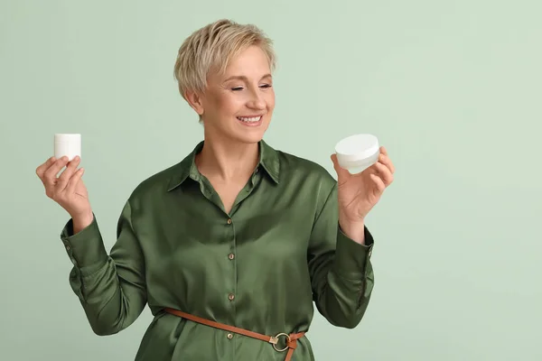 Mature Woman Jars Cream Green Background — Stock Photo, Image