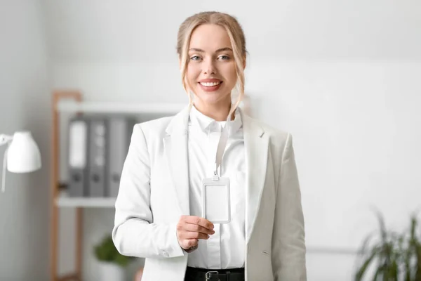 Young Businesswoman Blank Badge Office — Stock Photo, Image