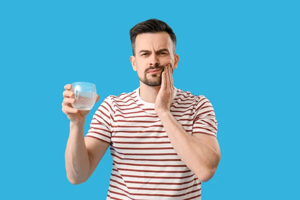 Junger Mann Mit Aufgelöster Tablette Wasserglas Leidet Unter Zahnschmerzen Auf — Stockfoto