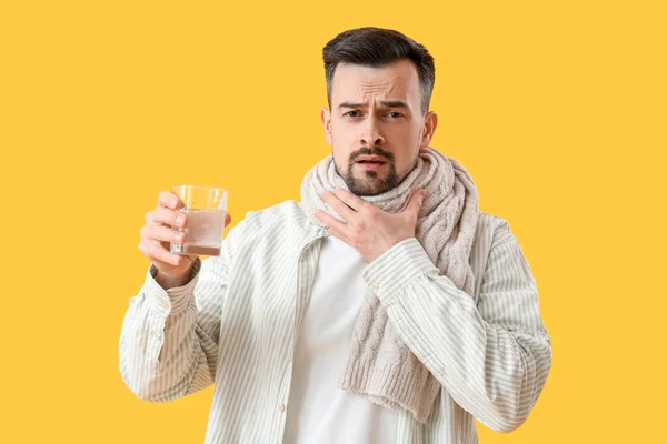 Ill Young Man Dissolved Tablet Glass Water Yellow Background — Stock Photo, Image