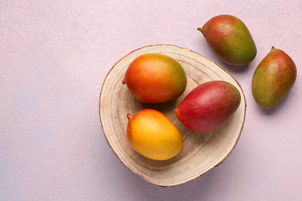 Fresh Ripe Mangoes Light Background — Stock Photo, Image
