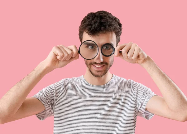 Young Man Magnifiers Pink Background — Stock Photo, Image