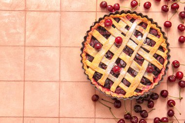 Pembe fayanslı vişneli turta pişiriyorum.