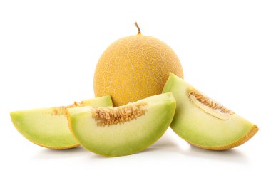 Beyaz arka planda parçaları olan tatlı karpuz