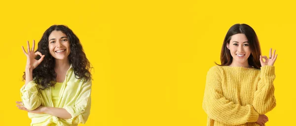 黄色の背景にOkジェスチャーを示す若いアジアの女性 デザインのバナー — ストック写真