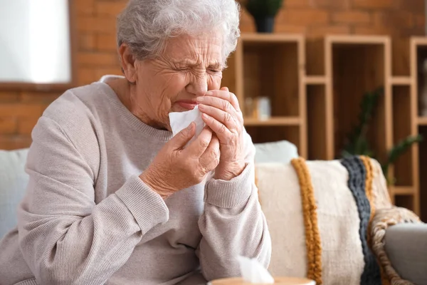 Ill Senior Woman Tissue Home Closeup — Stock Photo, Image