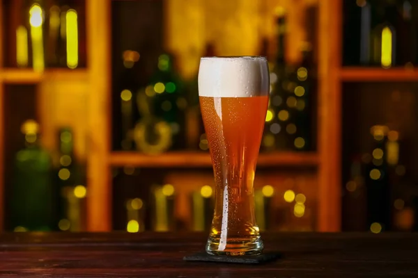 Copo Cerveja Fresca Mesa Bar — Fotografia de Stock