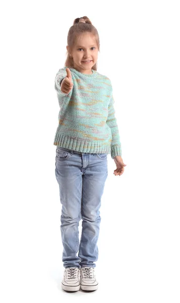 Cute Little Girl Swetrze Dzianiny Pokazując Kciuk Białym Tle — Zdjęcie stockowe