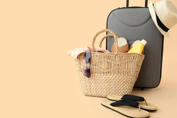 Suitcase Wicker Hat Bag Beach Accessories Pale Orange Background Travel — Stock Photo, Image
