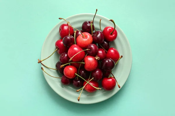 Plate Sweet Cherries Turquoise Background — Stock Photo, Image