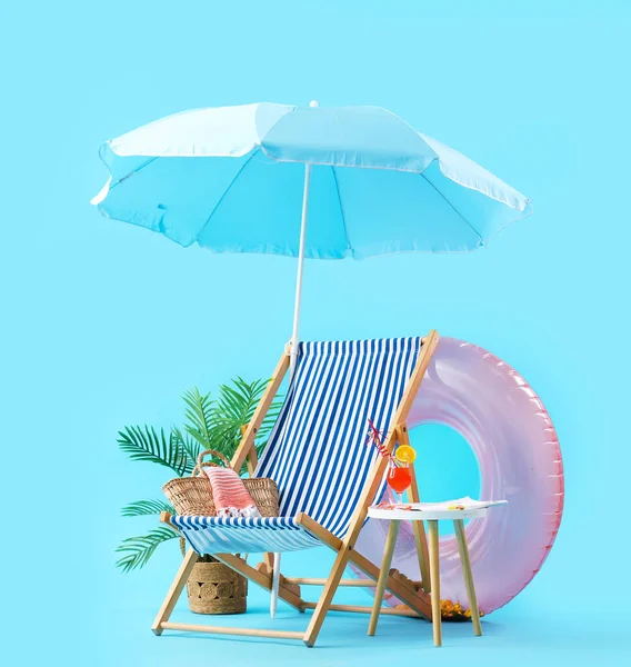 Summer Composition Beach Accessories Cocktail Stool Blue Background Summer Vacation — Stock Photo, Image