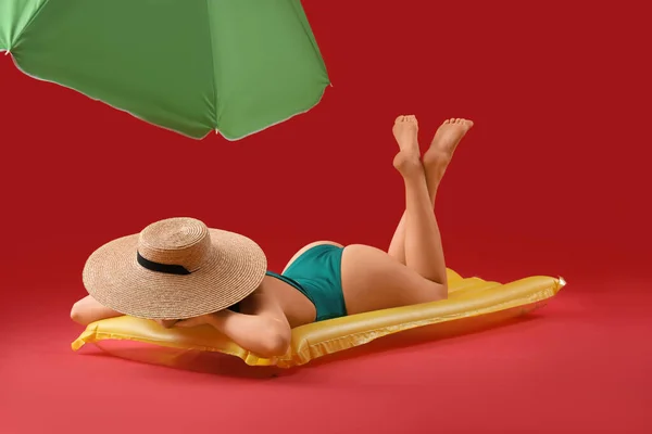 Young Beautiful Woman Wicker Hat Umbrella Lying Inflatable Mattress Red — Stock Photo, Image