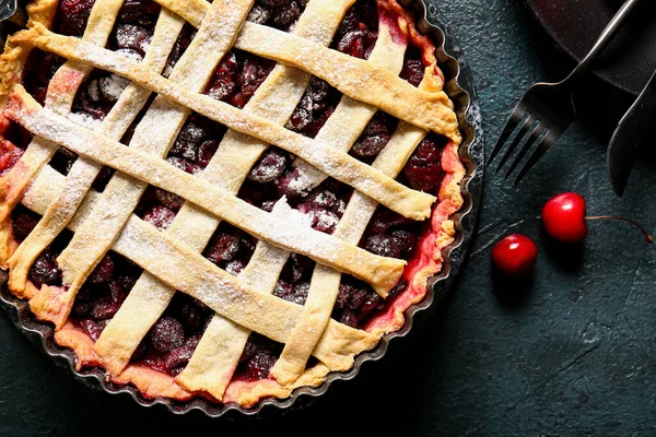 Baking Dish Tasty Cherry Pie Dark Background — Stock Photo, Image