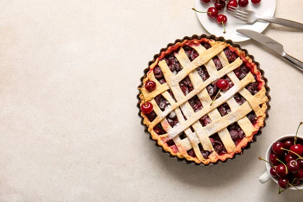 Baking Dish Tasty Cherry Pie Plate Berries White Background — Stock Photo, Image
