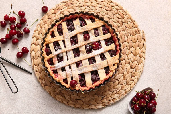 Baking Dish Tasty Cherry Pie Bowl Berries White Background — Stock Photo, Image