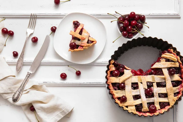 Baking Dish Tasty Cherry Pie Plate Piece White Background — Stock Photo, Image