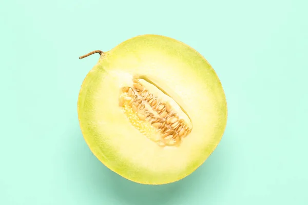 Hälften Söt Melon Turkos Bakgrund — Stockfoto