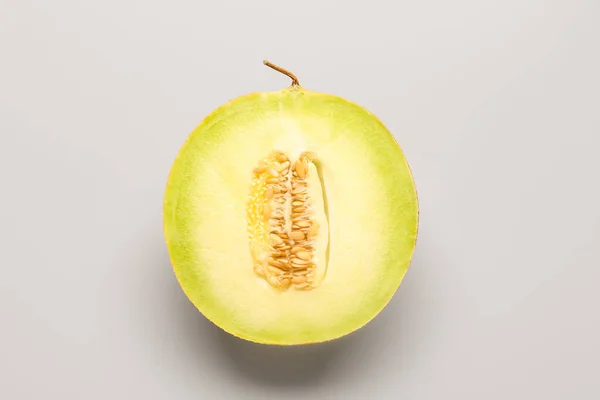 Hälften Söt Melon Grå Bakgrund — Stockfoto
