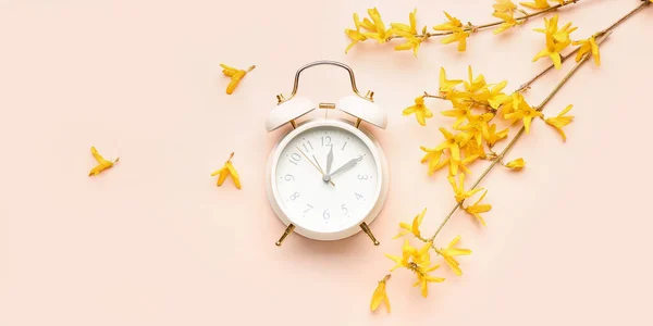 Blooming Tree Branches Yellow Flowers Alarm Clock Light Background — Stock Photo, Image