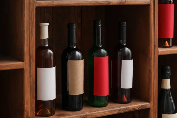 Förvaringsställ Trä Med Vinflaskor — Stockfoto