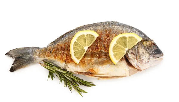 Saboroso Peixe Dorado Grelhado Com Limão Sobre Fundo Branco — Fotografia de Stock