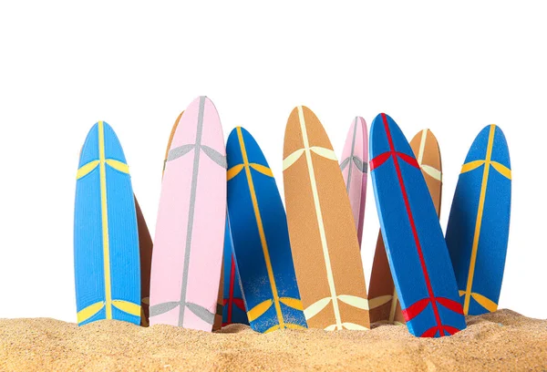 Muitas Mini Pranchas Surf Diferentes Areia Contra Fundo Branco — Fotografia de Stock