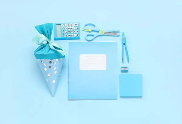 Schoolkegel Met Verschillende Briefpapier Blauwe Achtergrond — Stockfoto