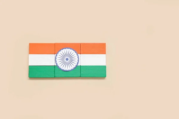 Açık Turuncu Arka Planda Bloklardan Yapılmış Hint Bayrağı — Stok fotoğraf