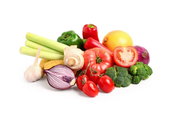 Frisches Reifes Gemüse Auf Weißem Hintergrund — Stockfoto
