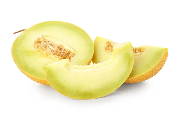 Die Hälfte Der Süßen Melone Mit Stücken Auf Weißem Hintergrund — Stockfoto