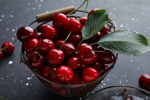 Basket Sweet Cherries Black Background — Stock Photo, Image