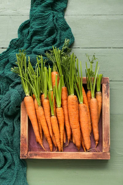 Box Fresh Carrots Green Wooden Background — Stock Photo, Image