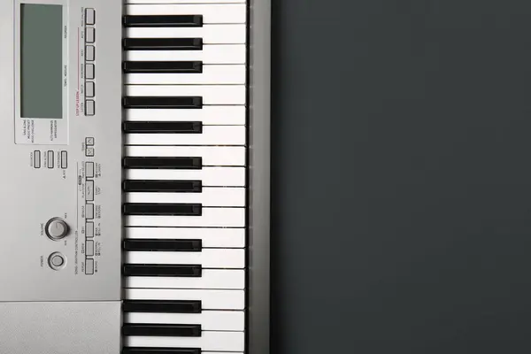 Сучасна Синтезаторна Клавіатура Чорному Фоні — стокове фото