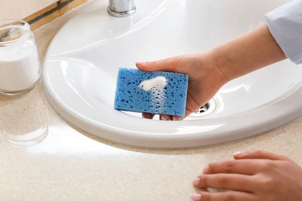 Woman Cleaning White Sink Baking Soda Sponge Closeup — Stock Photo, Image