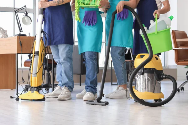 Young Janitors Cleaning Supplies Office — Stock Photo, Image