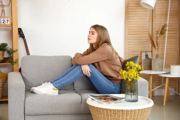Thoughtful Young Woman Sitting Sofa Home — Stock Photo, Image