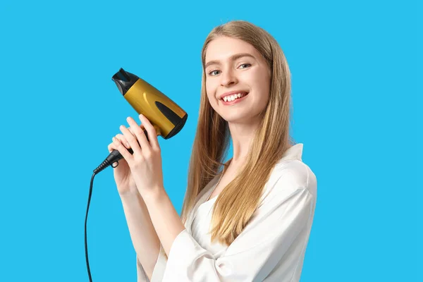 Young Blonde Woman Hair Dryer Blue Background — Stock Photo, Image
