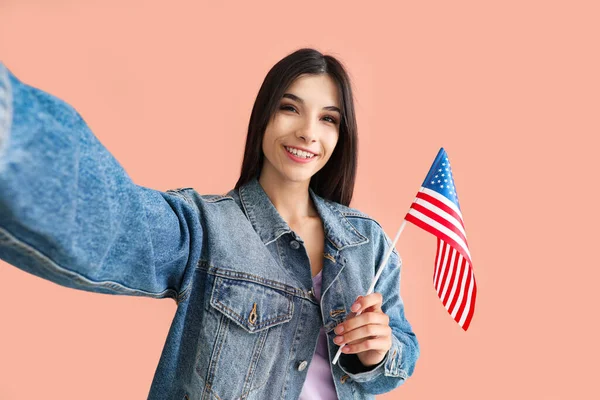 Beautiful Happy Young Woman Usa Flag Taking Selfie Pink Background — Stock Photo, Image