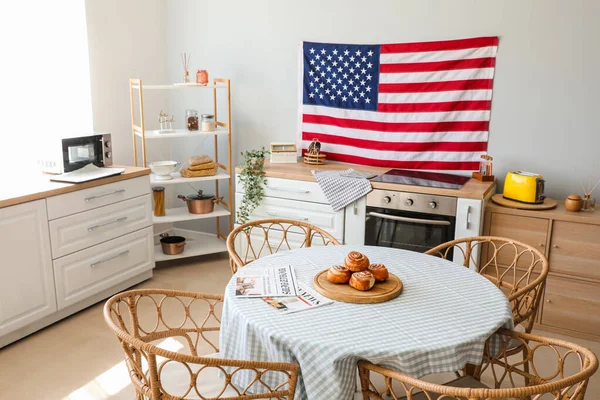 Interior Elegante Cocina Con Bandera Colgante — Foto de Stock