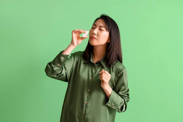 Allergic Asian Woman Nasal Drops Green Background — Stock Photo, Image