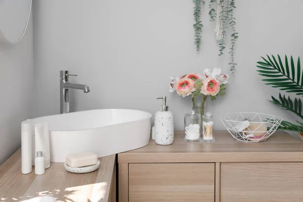 Sink Bowl Bath Accessories Ranunculus Flowers Wooden Cabinet Light Bathroom — Stock Photo, Image