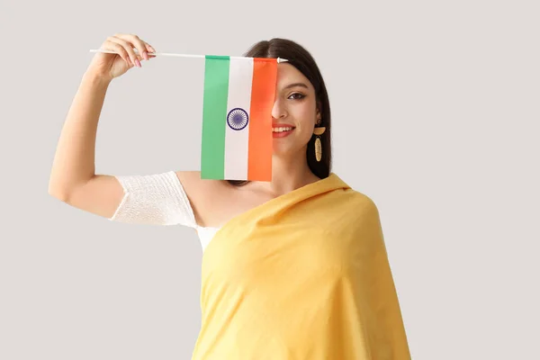 Jonge Vrouw Met Indiase Vlag Lichte Achtergrond — Stockfoto