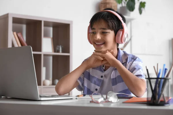 Little Boy Headphones Studying Home — Stock Photo, Image