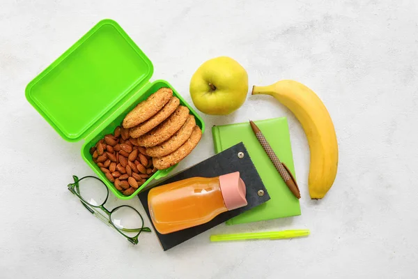 Schreibwaren Getränke Brillen Und Lunchbox Mit Leckerem Essen Auf Grunge — Stockfoto