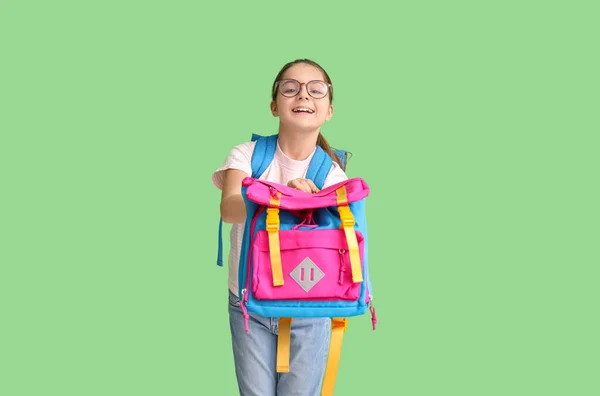 Little Girl Backpacks Green Background — Stock Photo, Image