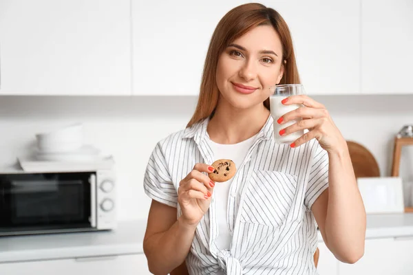 Young Woman Glass Milk Cookie Kitchen — Stock Photo, Image