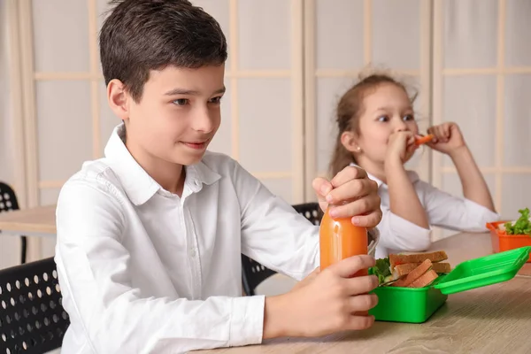 Little Children Eating Lunch Classroom — Stock Photo, Image